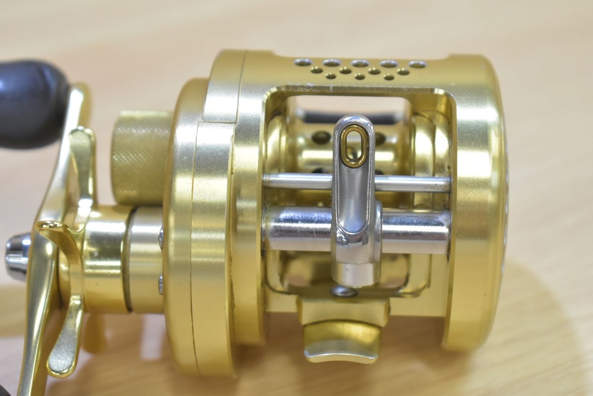 シマノ 01 カルカッタコンクエスト 100 右 CALCUTTA CONQUEST ベイト