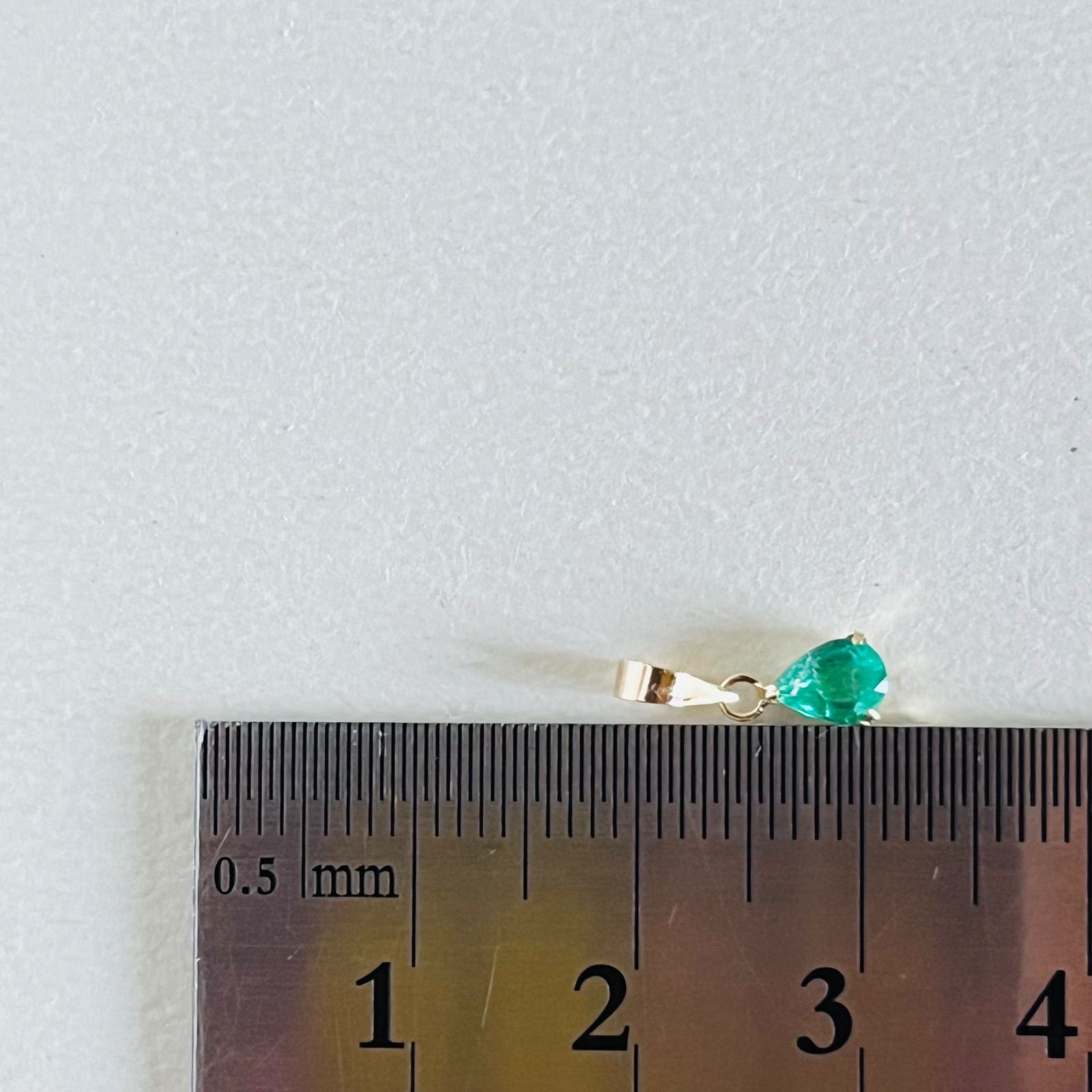 K18 天然石エメラルド ペンダントトップ 18金イエローゴールド PEAR