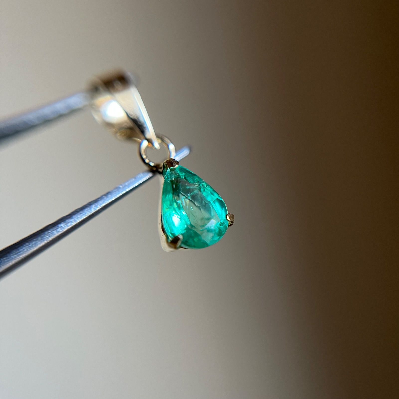 K18エメラルド　ペンダントトップ　チャーム　18金　カラーストーン　天然石 K18エメラルド ペンダントトップ チャーム 18金 カラーストーン 天然石