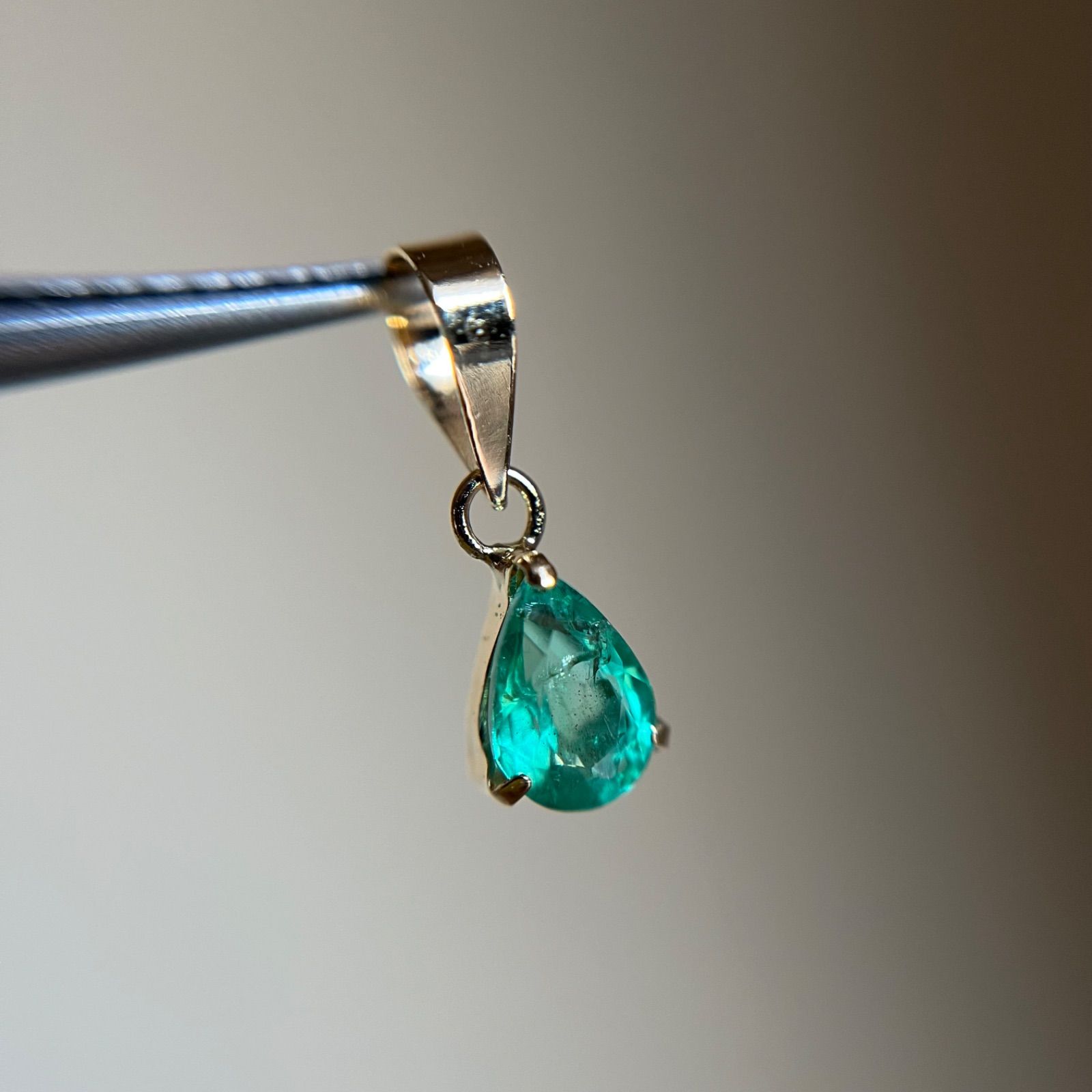 K18 天然石エメラルド ペンダントトップ 18金イエローゴールド PEAR