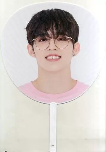 SEVENTEEN Holiday collection エスクプス うちわ SEVENTEEN エスクプス うちわ HOLIDAY - メルカリ