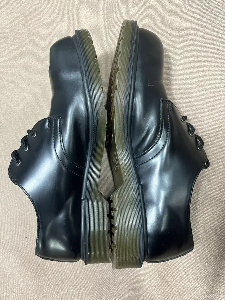 DR. MARTENS