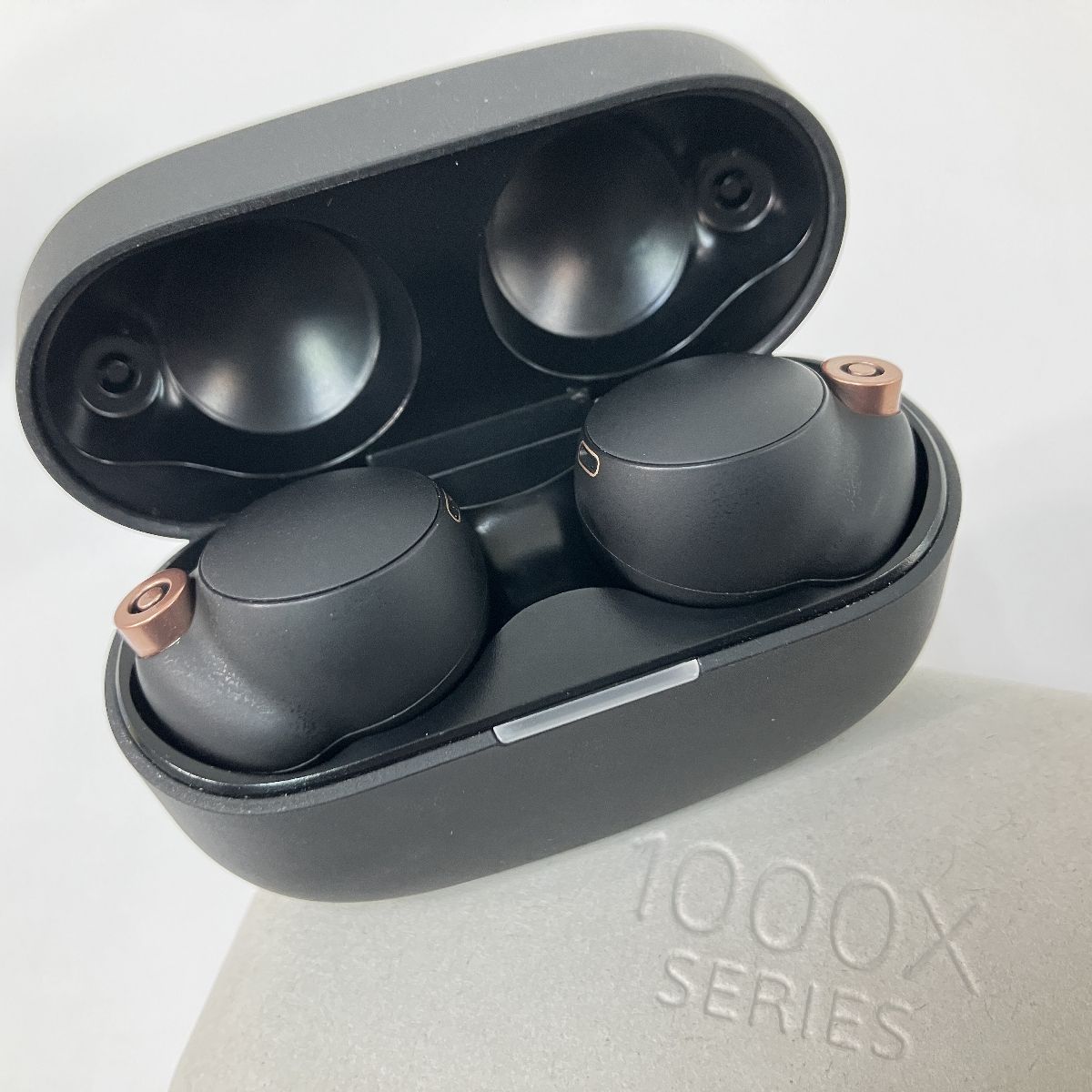 WF-1000XM4　美品 WF-1000XM4 新品 4,500円 中古 4,400円 | ネット最安値の価格比較