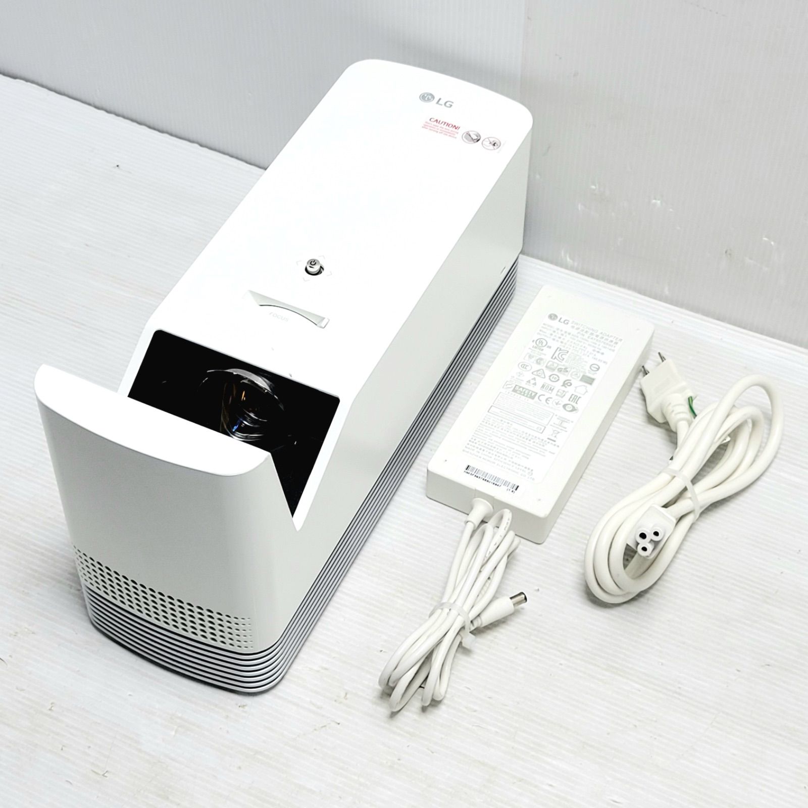 動作確認済】LG 超短焦点 プロジェクター HF85LS - メルカリ