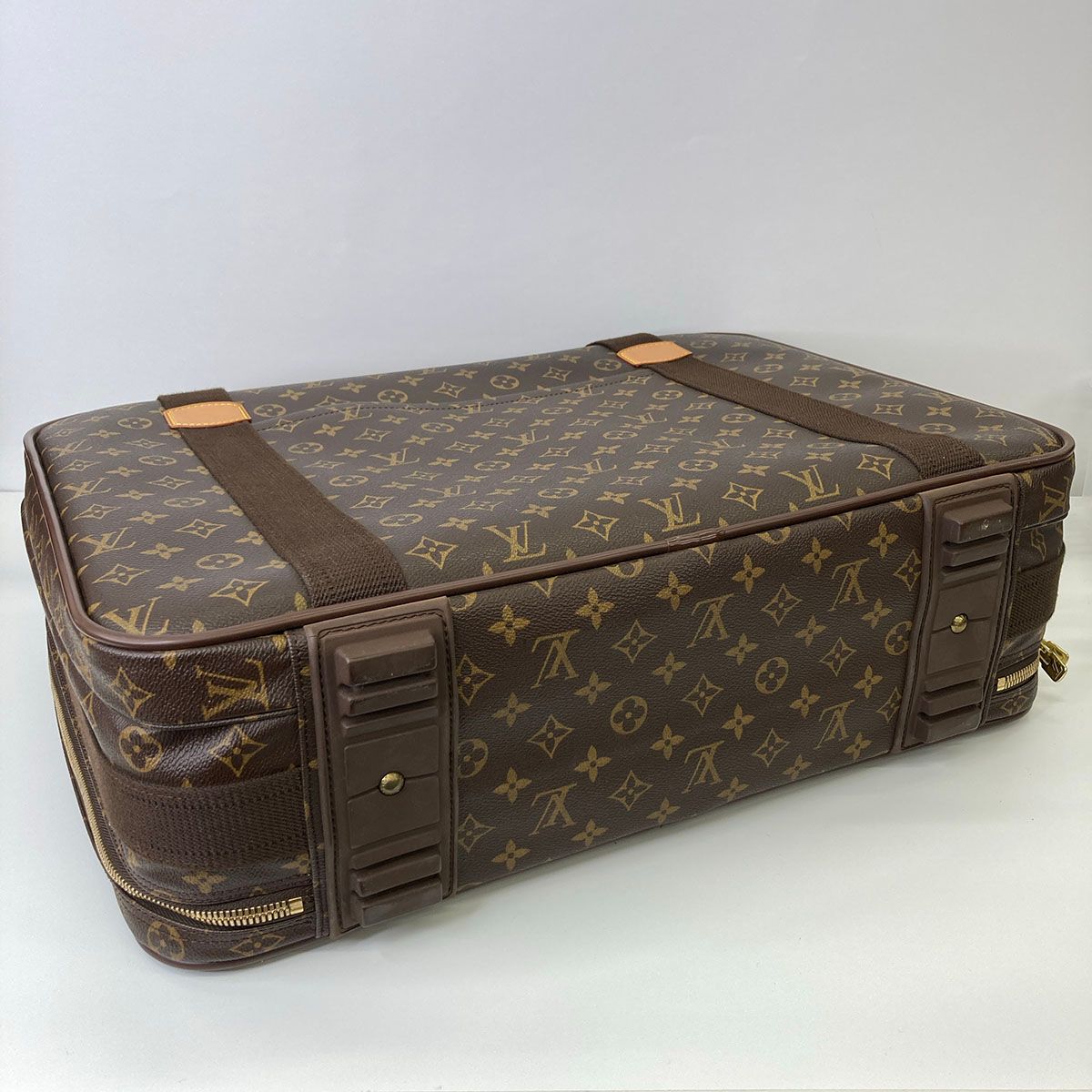 LOUIS VUITTON ルイ・ヴィトン モノグラム サテライト 53 キャリー