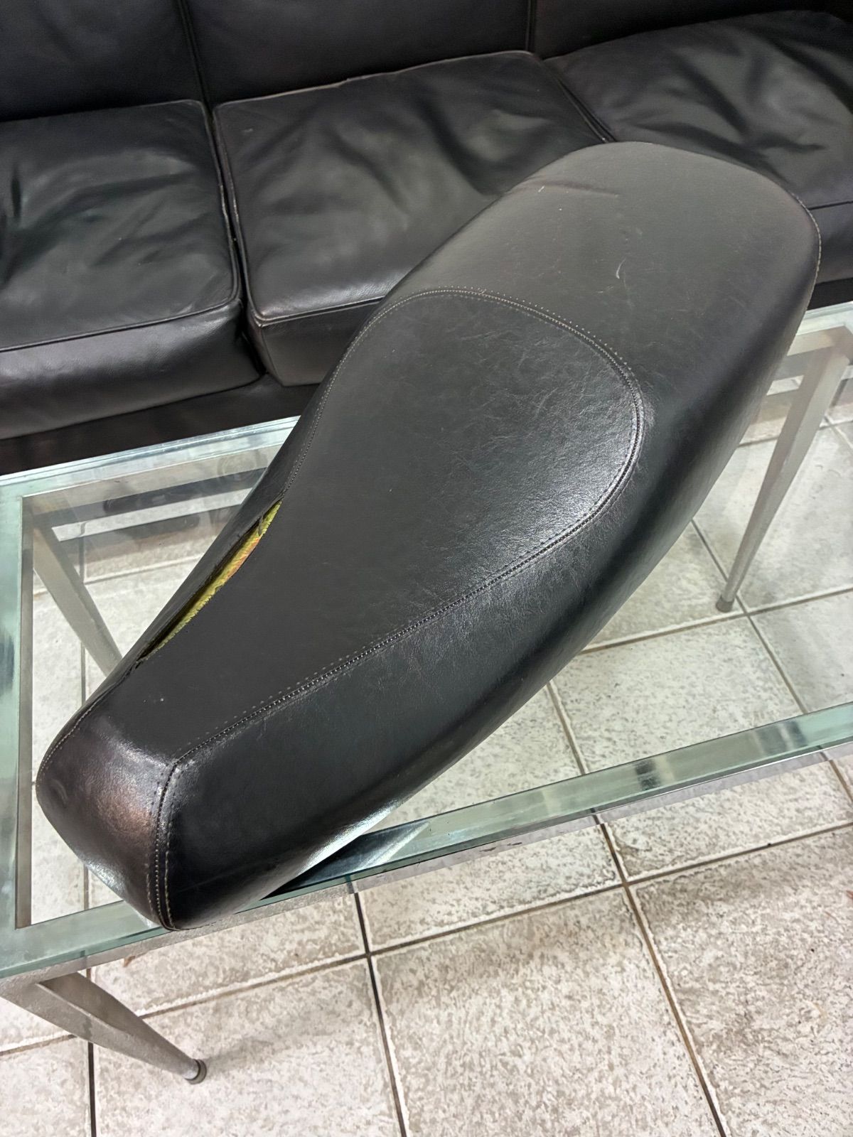 ベスパPXE3用の純正シートです‼️ - メルカリ