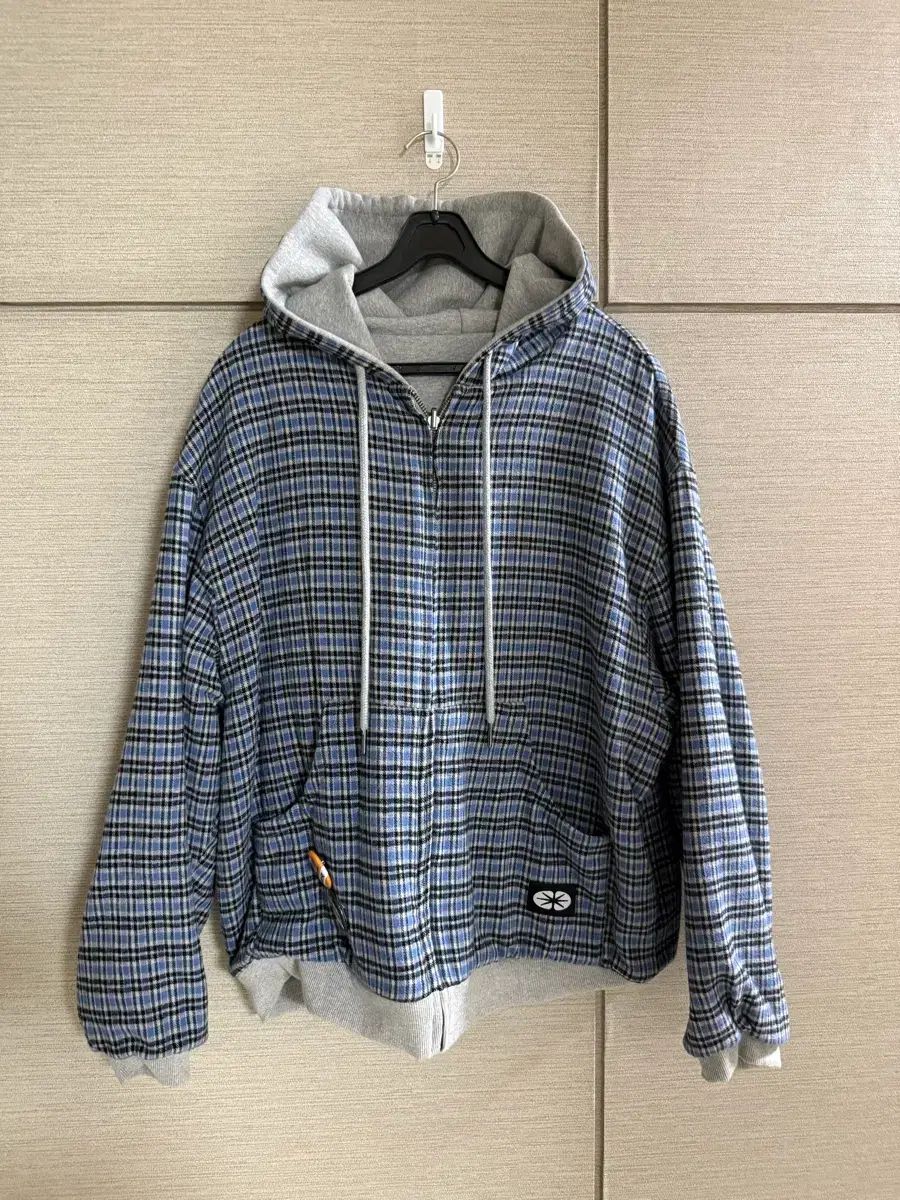 イアルティアル フードジップアップ Tシャツ 60000円