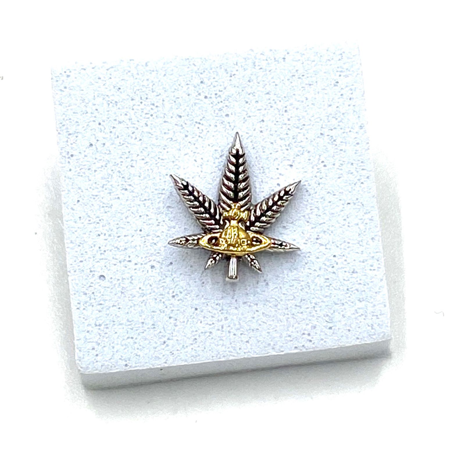 Vivienne Westwood ヴィヴィアンウエストウッド ピアス 葉 モチーフ 