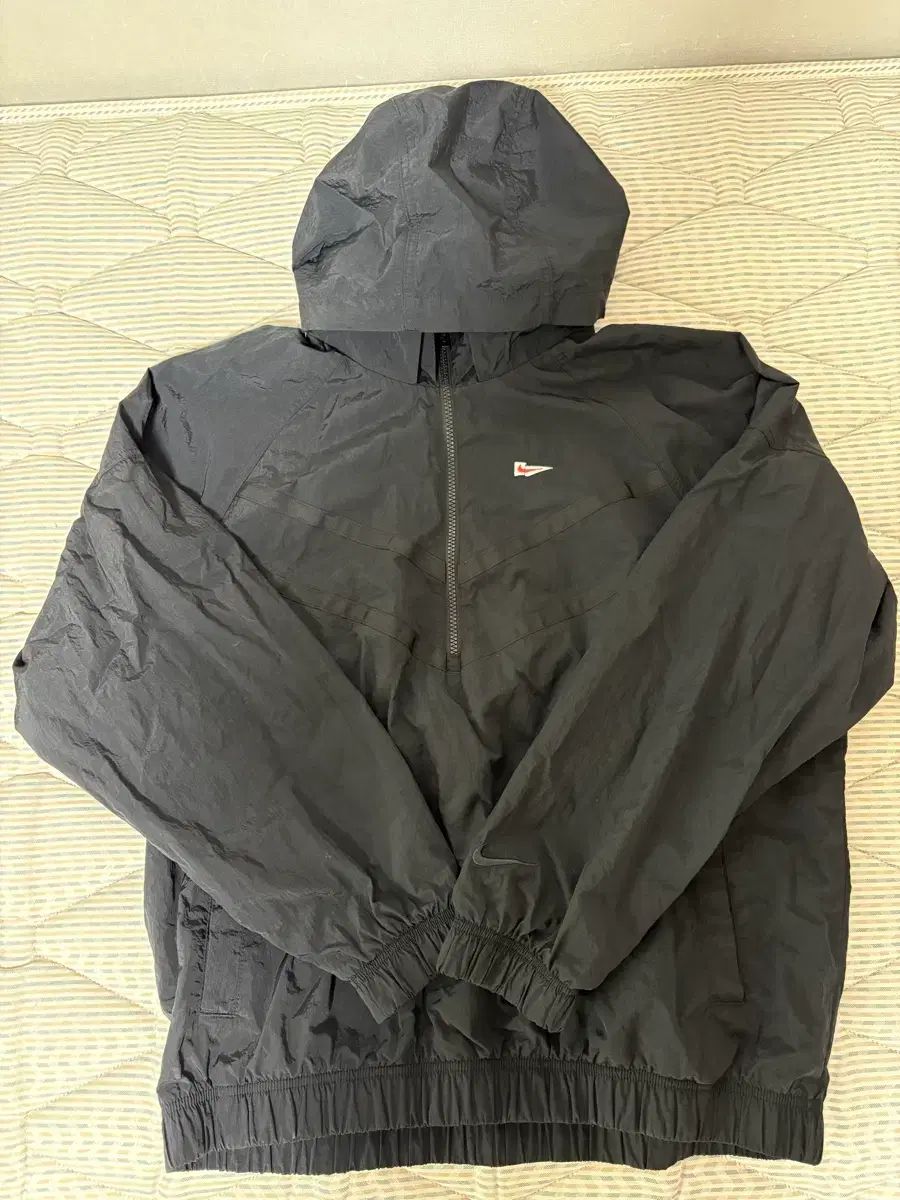 ナイキ ウィンドブレーカー フード ブラック アウター