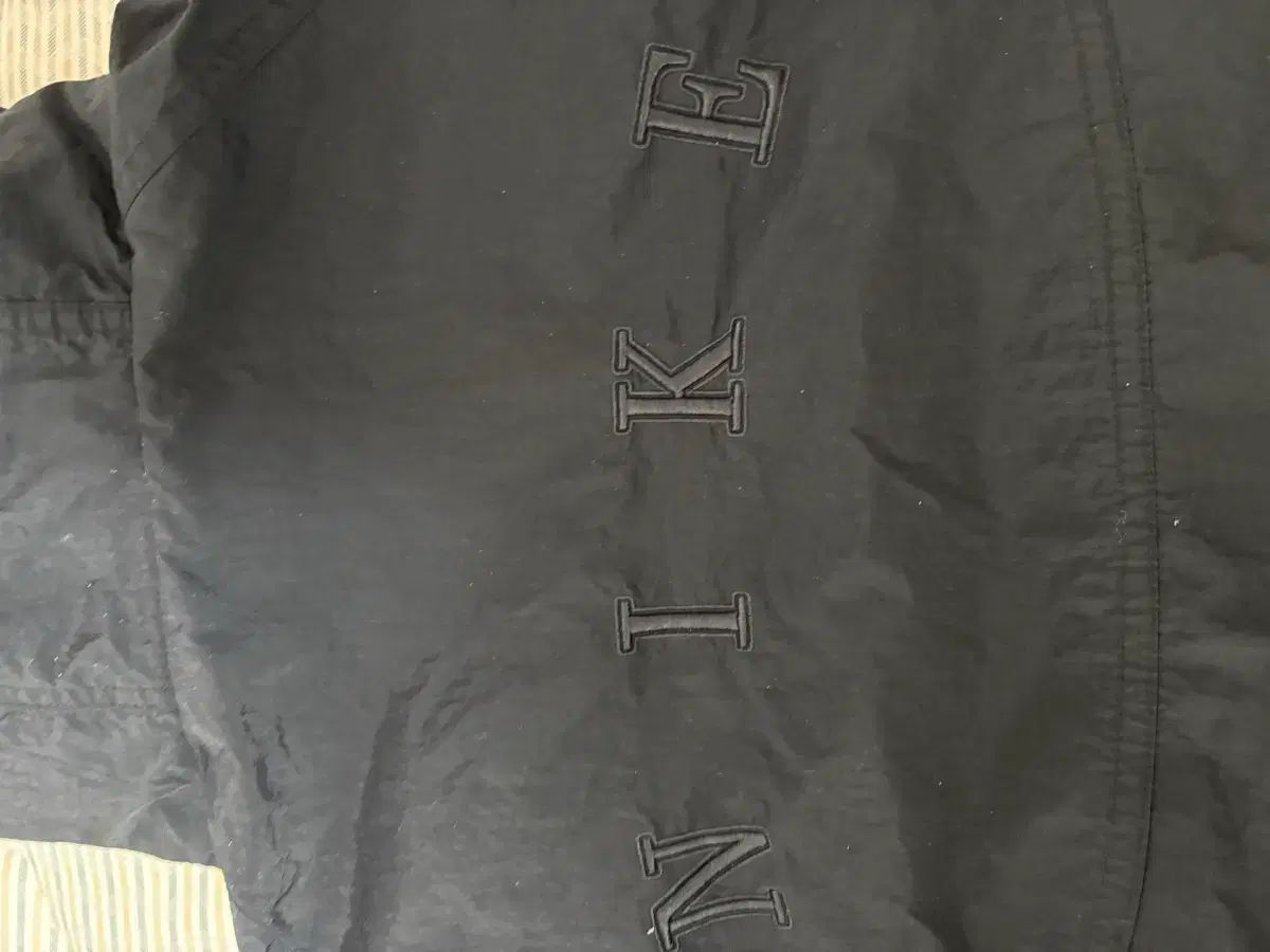 ブラック アウター