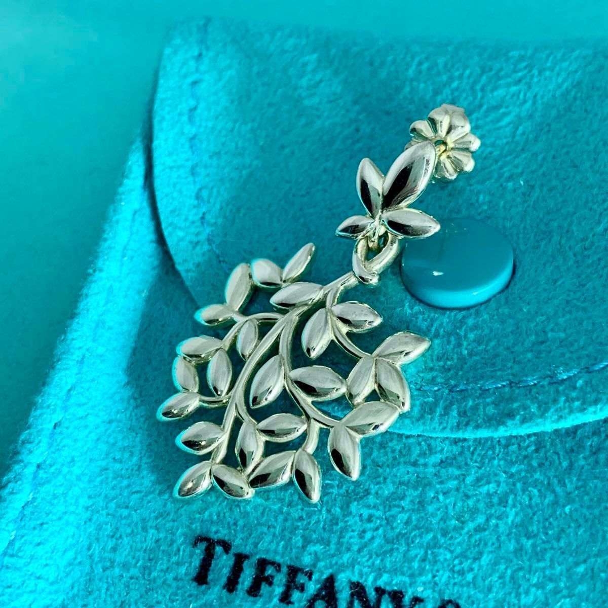 ティファニー 片耳 オリーブ リーフ スイング ピアス 925 YX2 - メルカリ