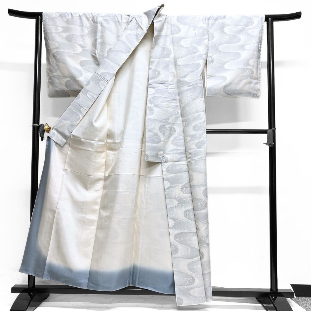 小紋　白大島紬　短冊　雲　竹　麻の葉　着物　084a d 小紋 白大島紬 短冊 雲 竹 麻の葉 着物 084a d