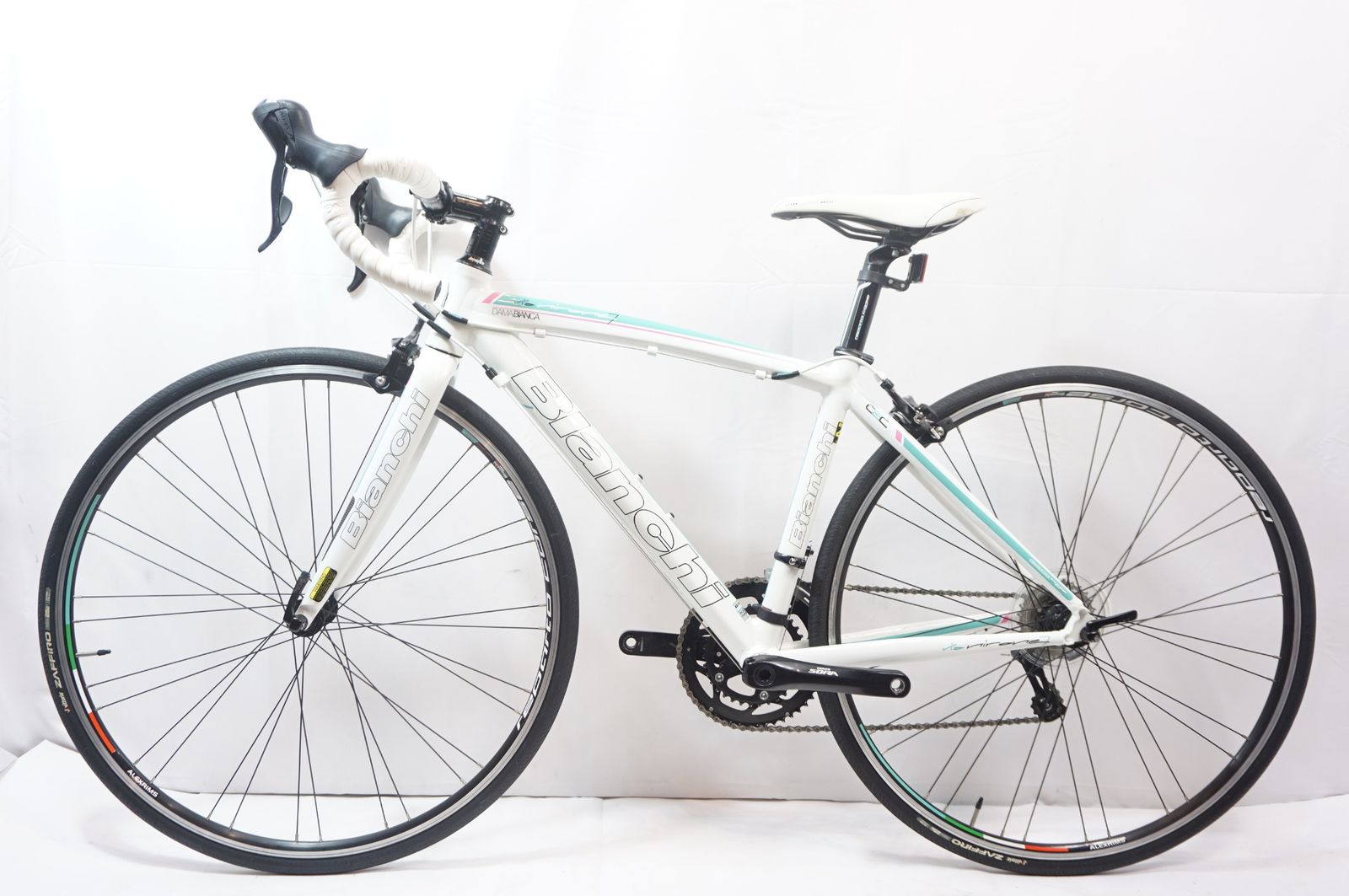 BIANCHI 「ビアンキ」 VIA NIRONE7 SORA 2014年モデル ロードバイク BIANCHI 「ビアンキ」 VIA NIRONE7 SORA 2014年モデル ロードバイク