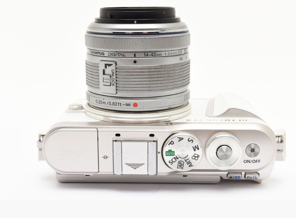 スマホ転送✨ OLYMPUS PEN E‑PL9 ホワイト ミラーレス 一眼レフ - メルカリ