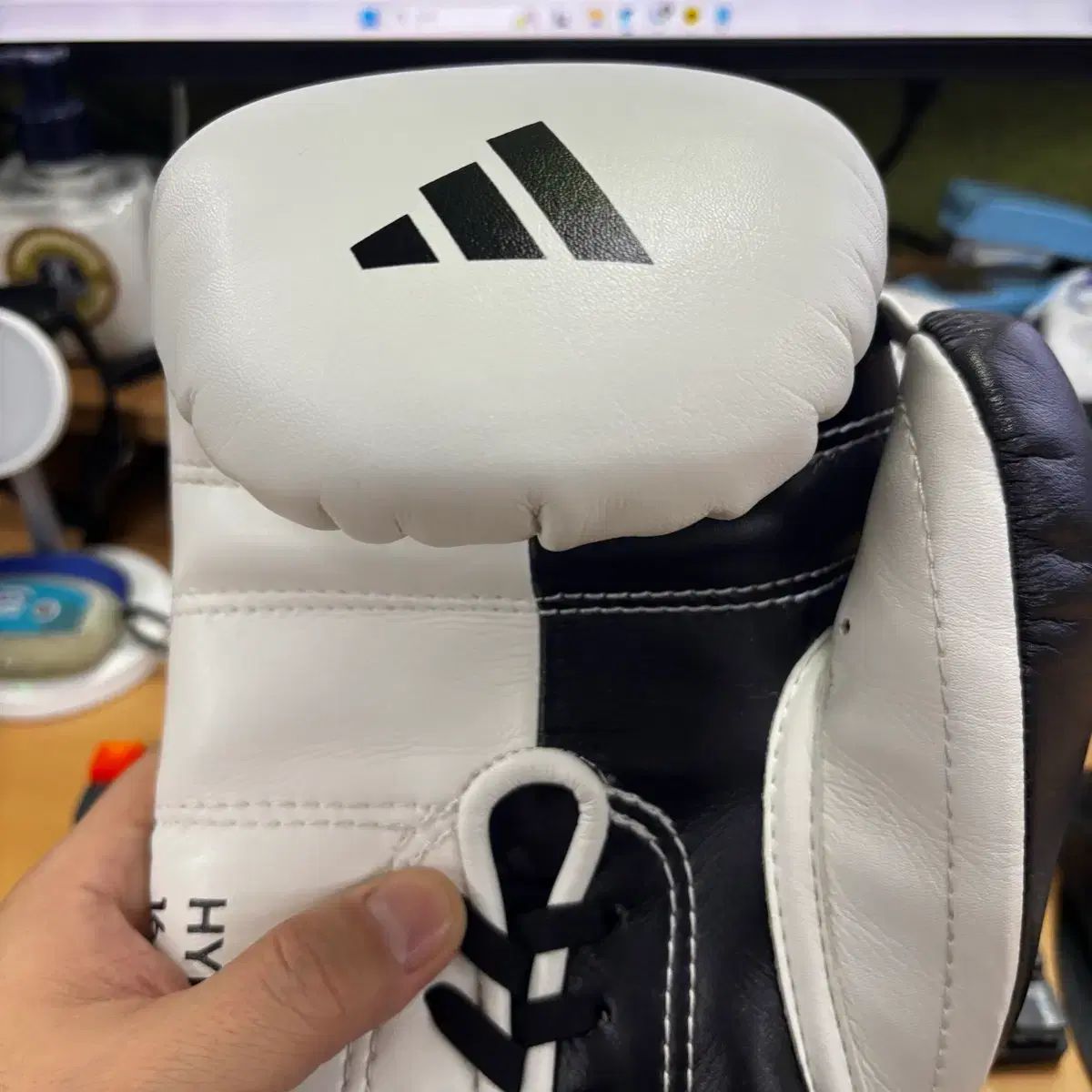 アディダス ハイブリッド 500 ボクシンググローブ 16オンス 武道用品 初心者用道着