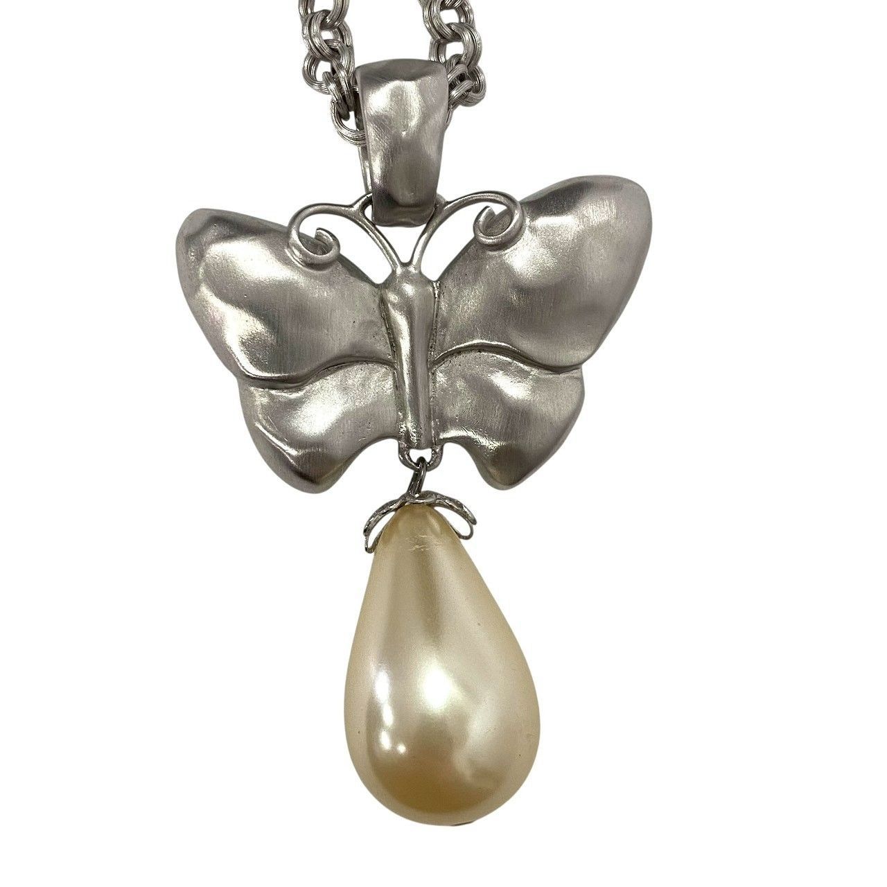 U【GIVENCHY】バタフライ/蝶 フェイクパール ネックレス シルバー