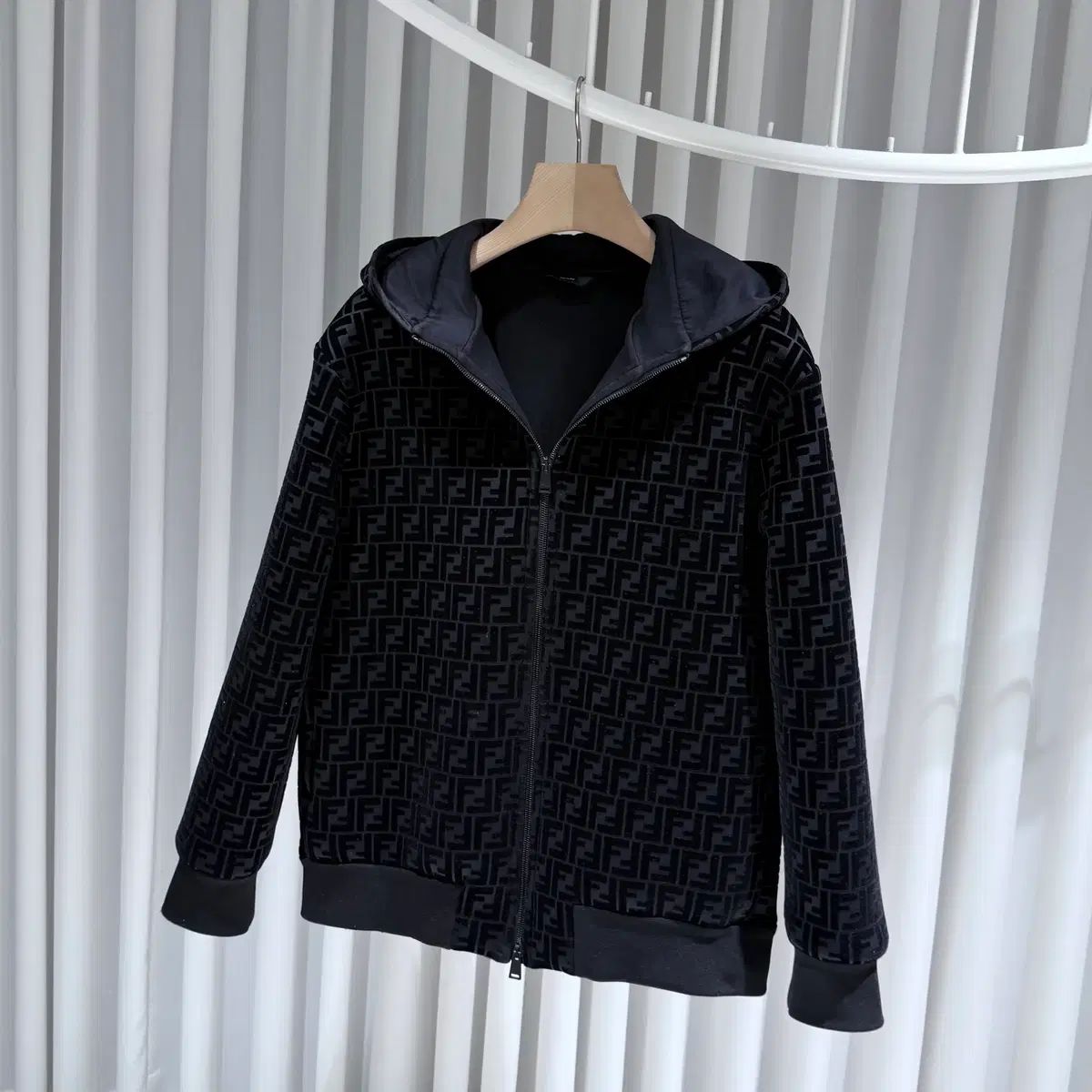 50 / FENDI フェンディ FFモノグラム ブラック NEOプレン フード 50 / FENDI フェンディ FFモノグラム ブラック NEOプレン フード