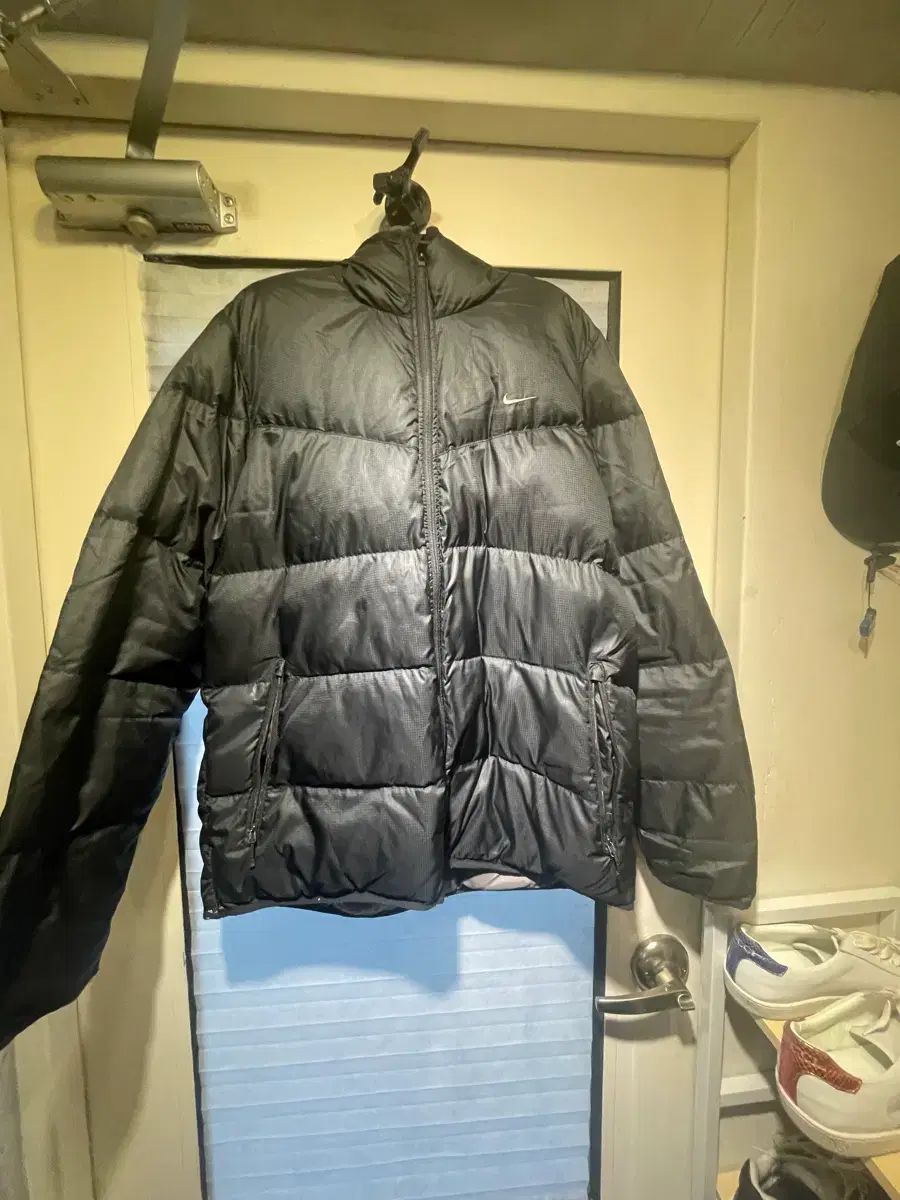 ナイキ 軽量ダウン 非常に軽くて暖かい
