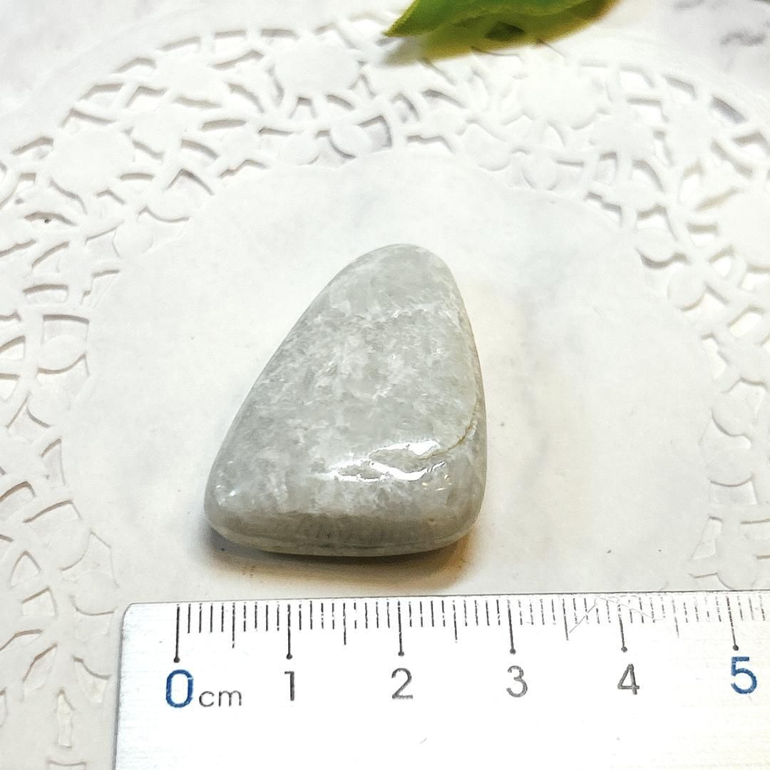 E17531】 翡翠 ミャンマー産 ヒスイ ひすい ジェード タンブル 磨き石