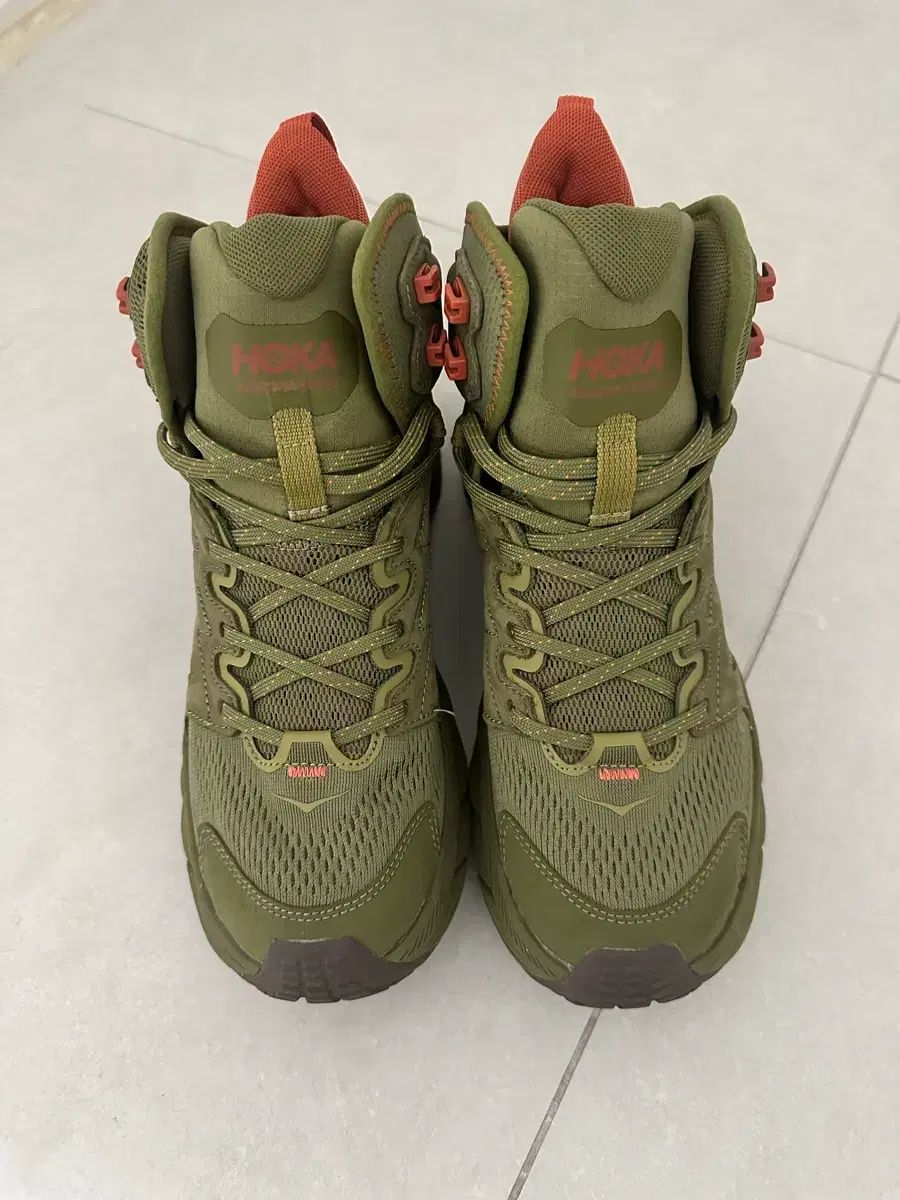 ホカオネオネ アナカッパ ブリーズ ミッド