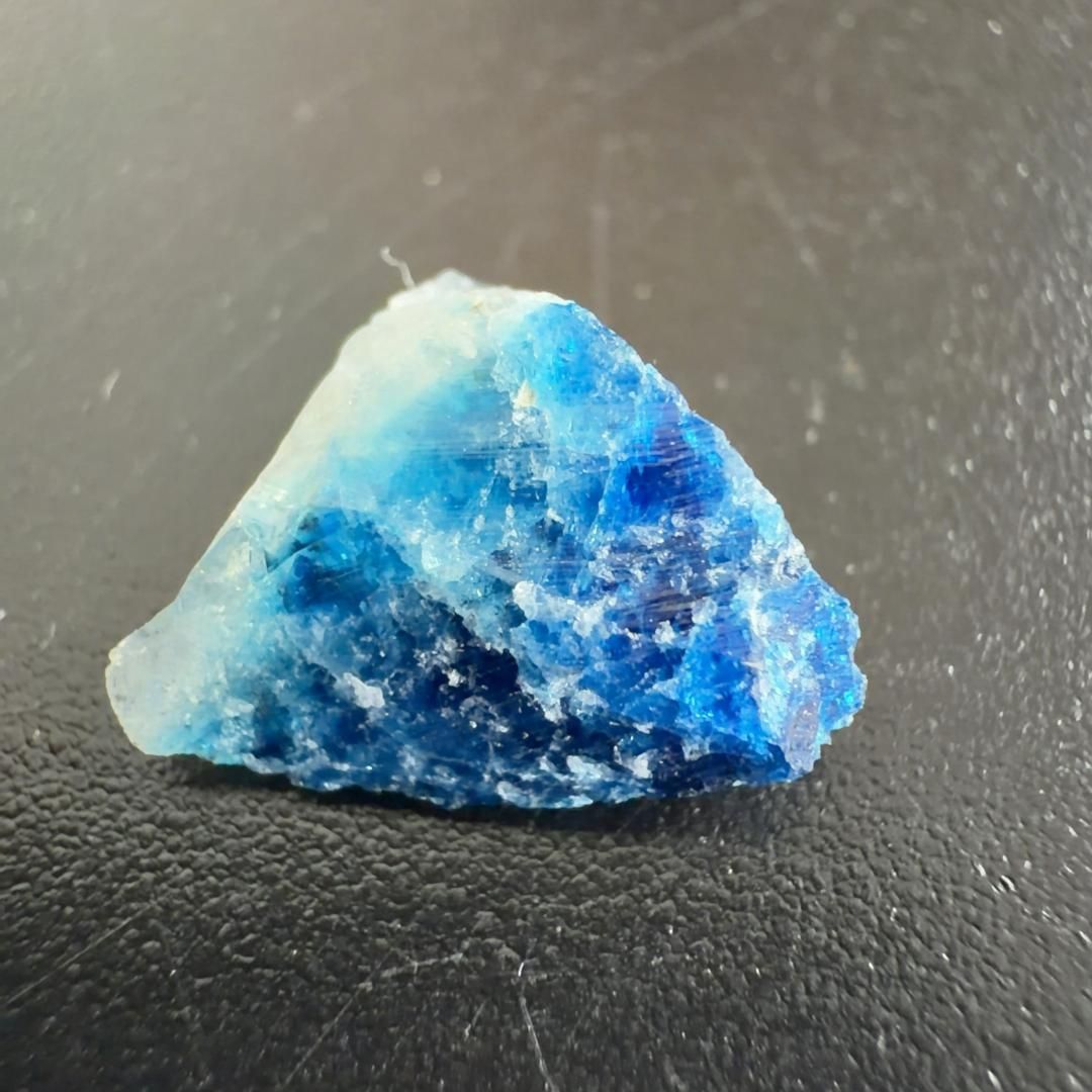  E32810 4 09ct ユークレース 脆玉石 天然石 鉱物 原石 木製小物 置物 インテリア小物