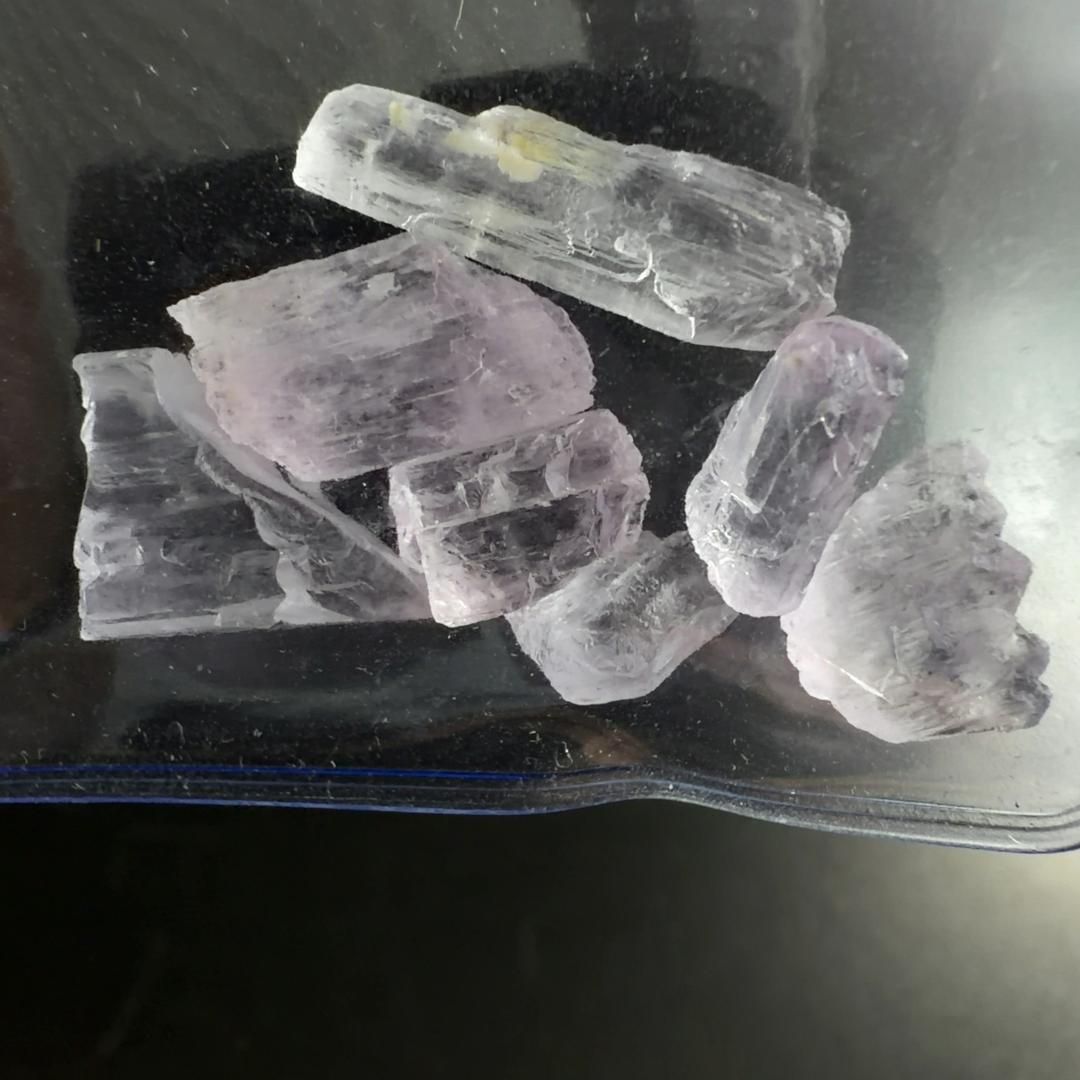 E32805 クンツァイト リチア輝石 スポジュメン 天然石 鉱物 原石 パワーストーン