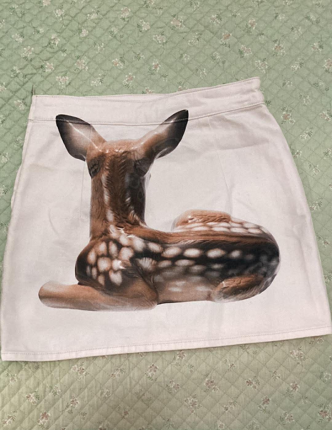 で バーバリー バンビの白のミニスカート３０