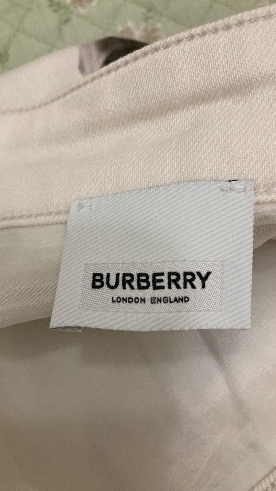  で バーバリー バンビの白のミニスカート３０ その他 ミニスカート