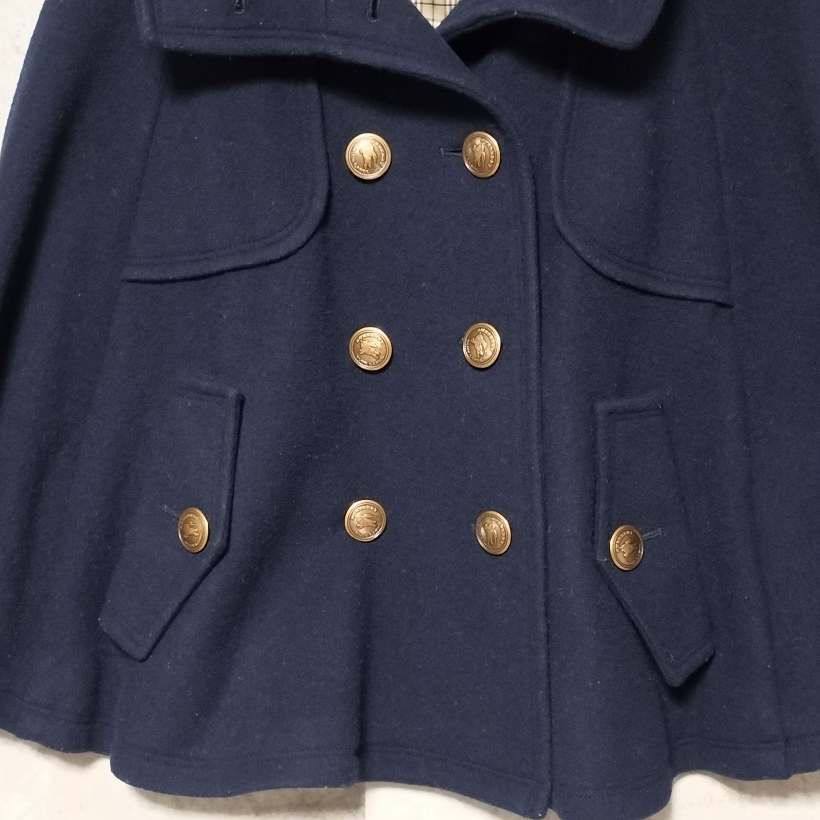 BURBERRY BLUELABELポンチョコート ホースロゴ刺繍 金ボタン 紺 BURBERRY BLUE LABEL - BURBERRY BLUELABELポンチョコート ホースロゴ