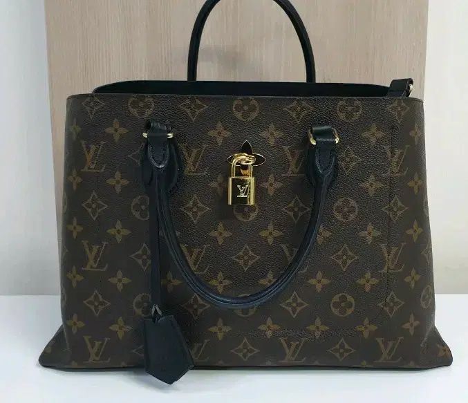 ルイヴィトン フラワー トートバッグ