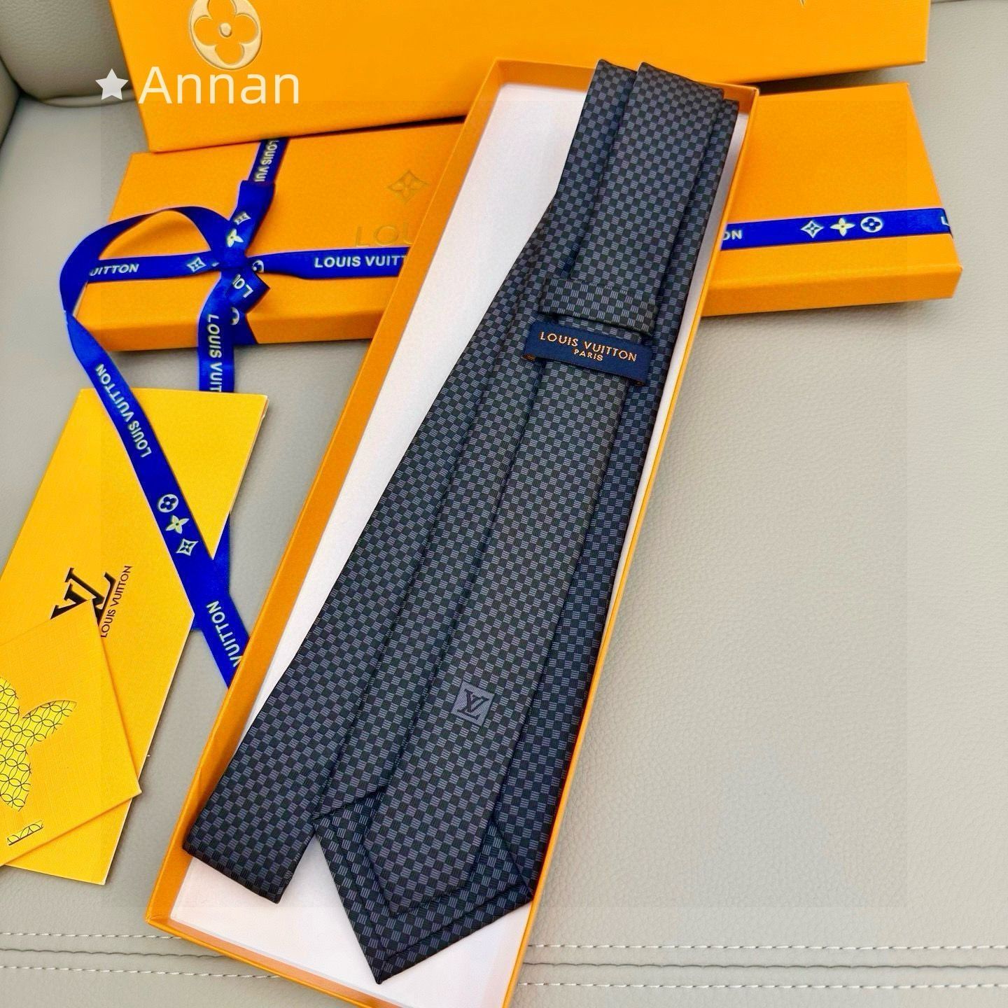 【未使用に近い】LOUIS VUITTON イエロー　モノグラム ネクタイ 美品】 ルイヴィトン モノグラム ネクタイ イエロー系 LOUIS VUITTON