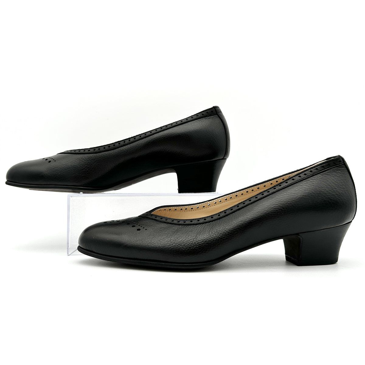 □新品未使用□ 銀座ヨシノヤ パンプス 本革 パンチング アーモンド