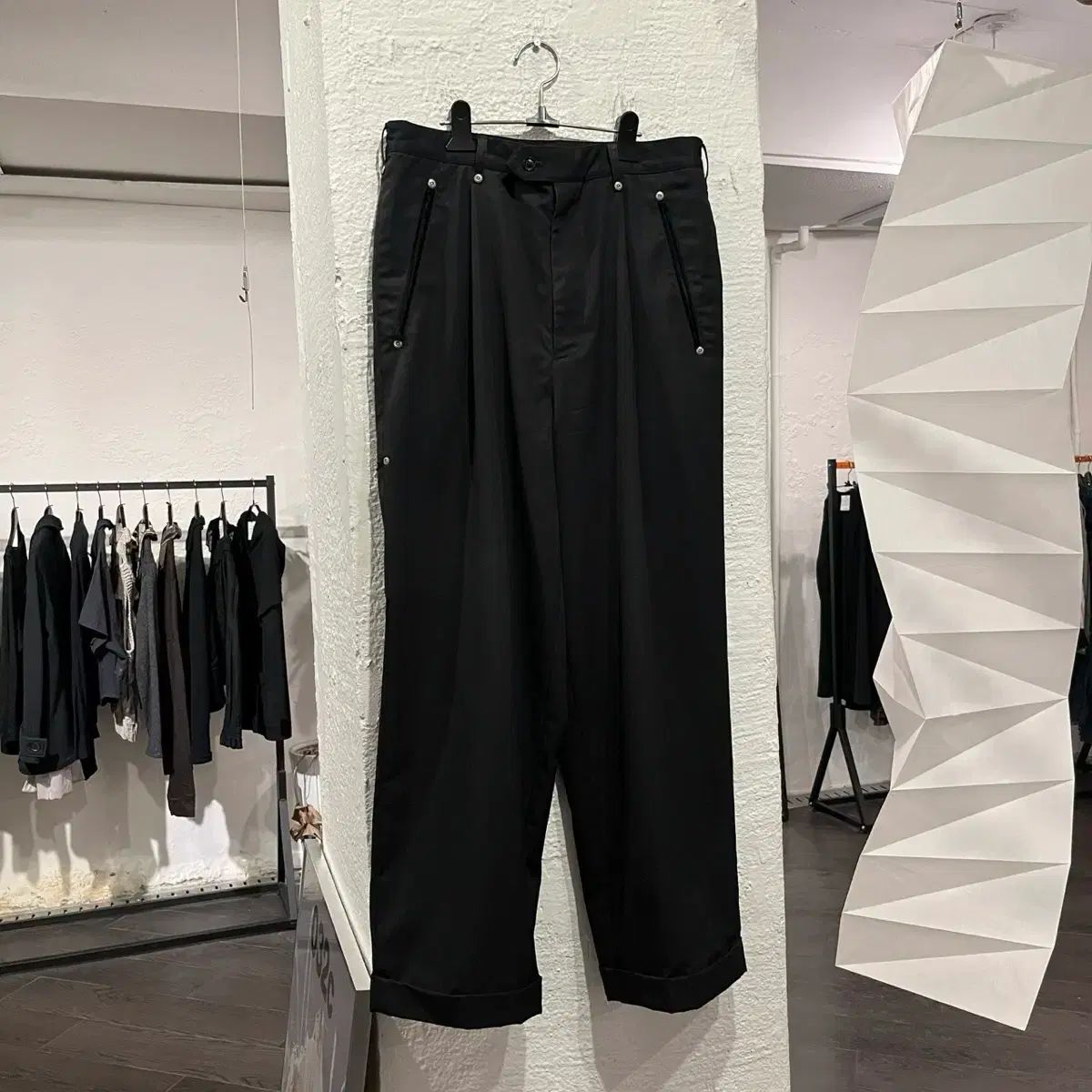 コグノメン スタッズ デザインテープ コットン パンツ