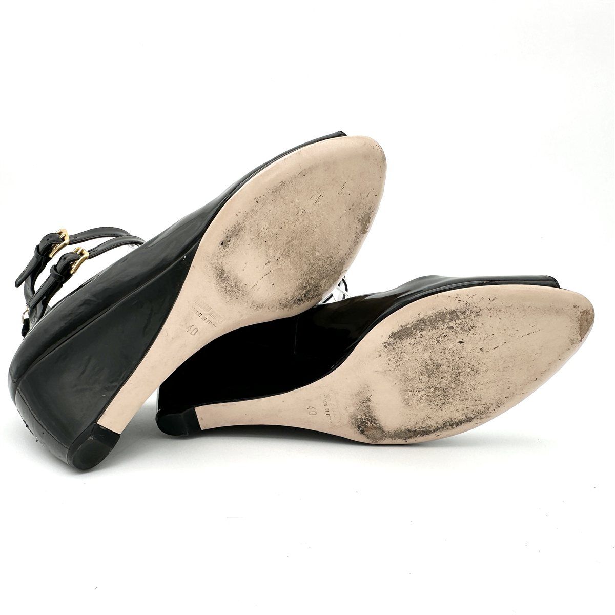 miumiu パンプス エナメル バックファスナー アンクルストラップ