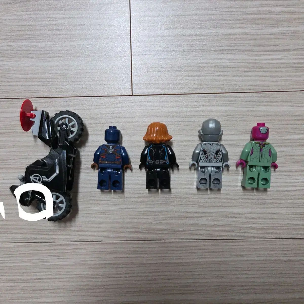 LEGO 76032 アベンジャーズ QUEENJET 究 のウルトロン ビジョン キャップテン