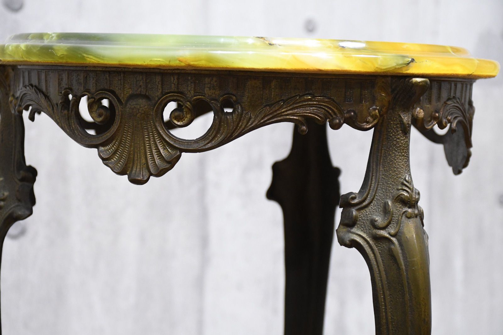 イタリア製　大理石×真鍮　獣脚　サイドテーブル　飾り台　アンティーク イタリア製 大理石×真鍮 獣脚 サイドテーブル 飾り台 アンティーク