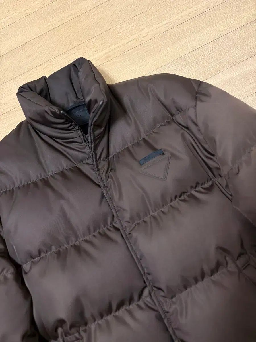 プラダ リナイロン ダウン ブラウン