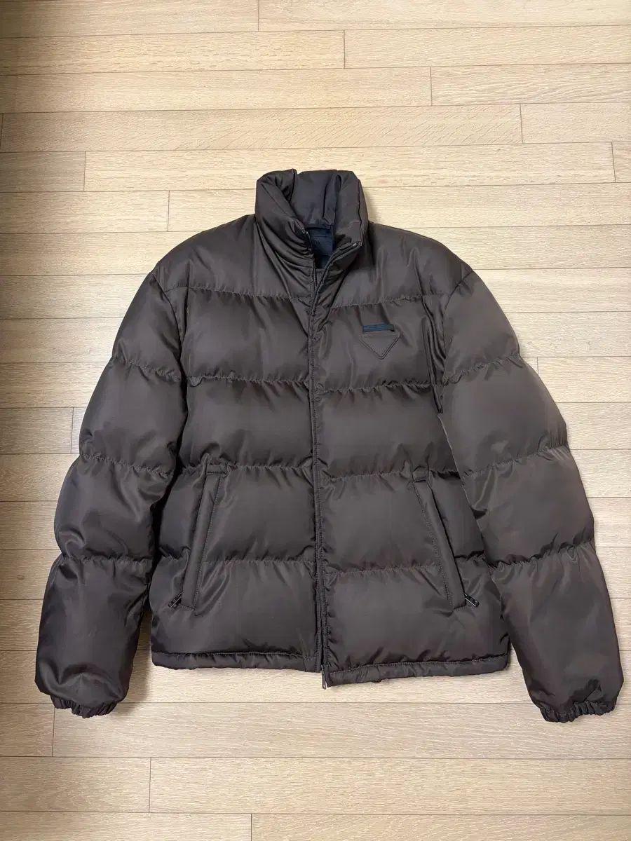 プラダ リナイロン ダウン ブラウン