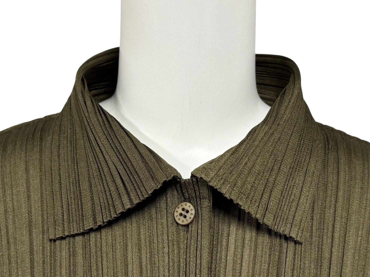 極美品✨ISSEY MIYAKE プリーツ　グリーン　オーバーサイズ　長袖 ⭐️meバイイッセイミヤケトップス極美品⭐️