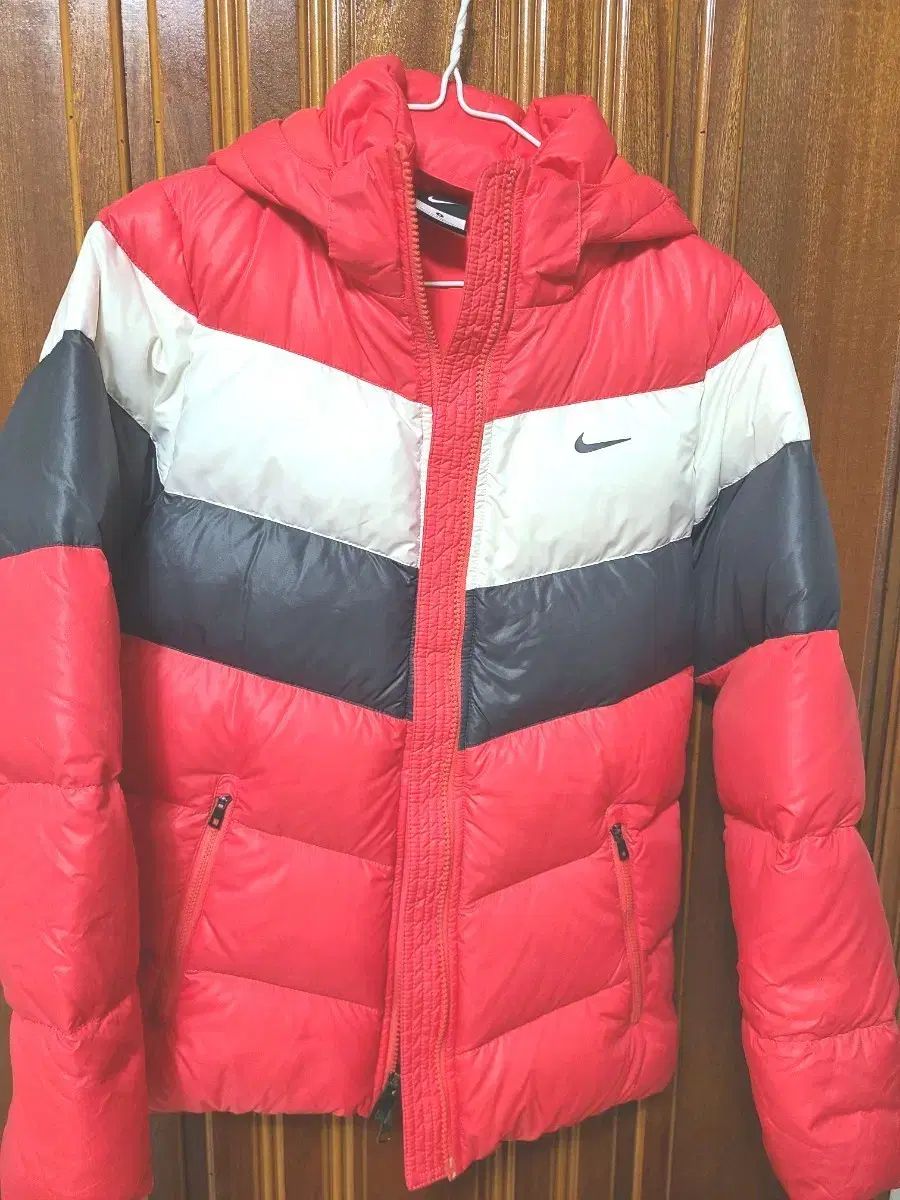 ナイキ ショートダウン レッド み
