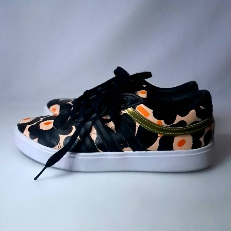 【新品未使用】23.5 adidas×marimekko スニーカー 黒 2026年最新】Yahoo!オークション -マリメッコ スニーカーの中古品
