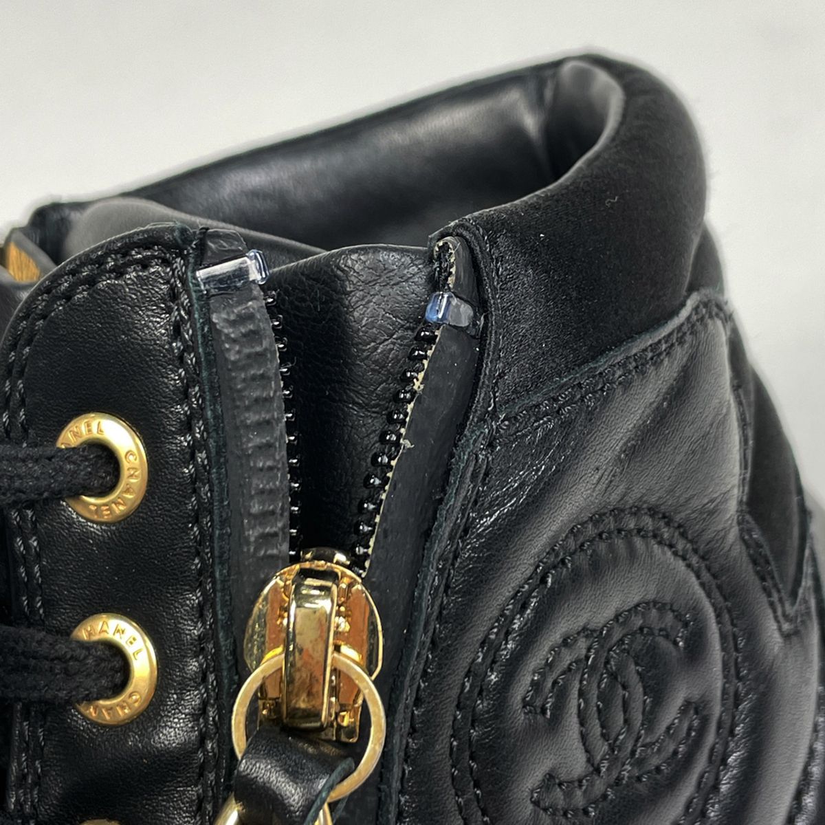 シャネル ココマーク ハイカット ダブルジップ チェーン スニーカー 36.5 新春SALE】【名古屋】【CHANEL】シャネル ハイカット スニーカー