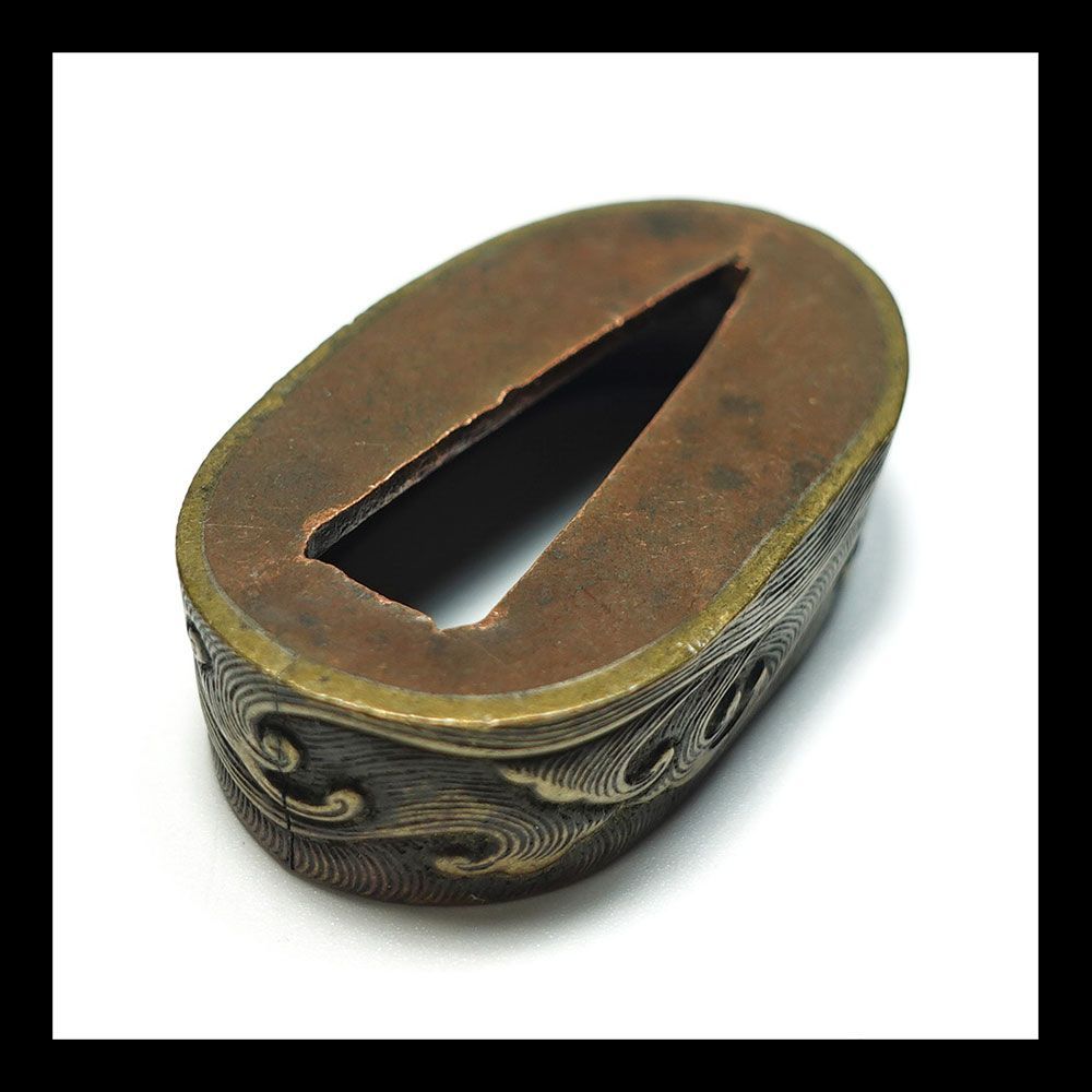 肥後 無銘 西垣 平田 真鍮地波文縁 鋤出彫 毛彫 離れ縁 刀装具 拵 外装 肥後金工 肥後拵 平田彦三 西垣勘四郎 SDA