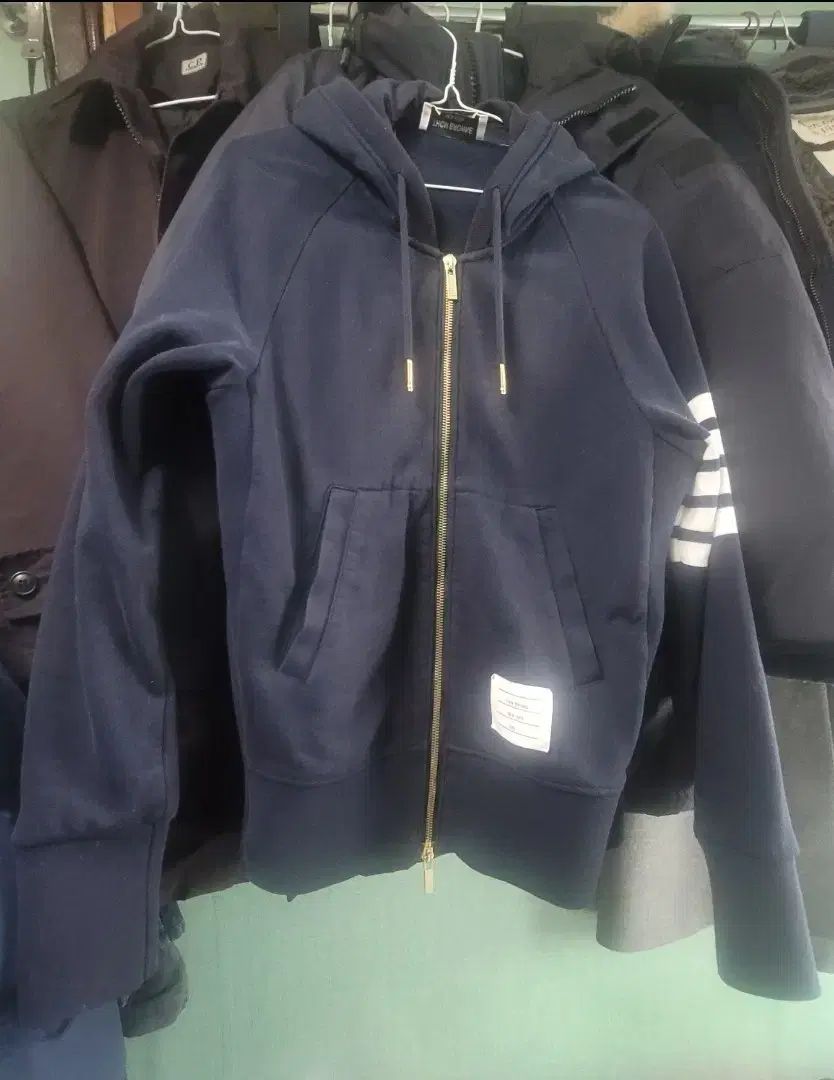 トム ブラウン ネイビー 斜めボーダー フードジップアップ