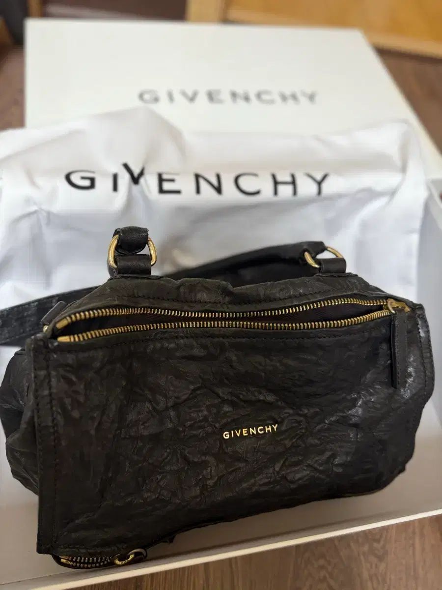 ジバンシィ パンドラバッグ ミディアム ブラック リンクル ラムスキン