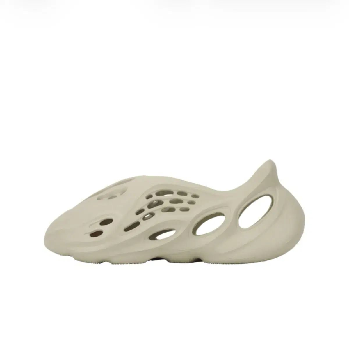 265 アディダス イージー フォーム ランナー サンド