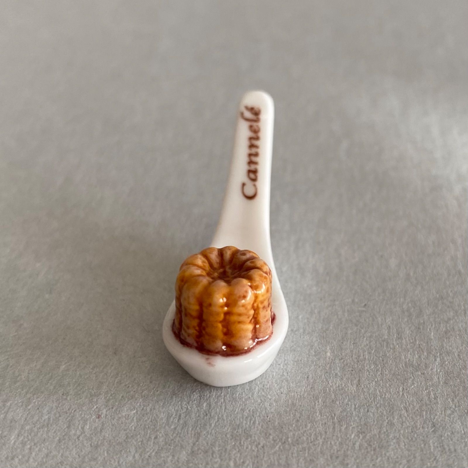カヌレのフェーブ／おいしいひとさじ／スイーツ／フランス雑貨／陶器