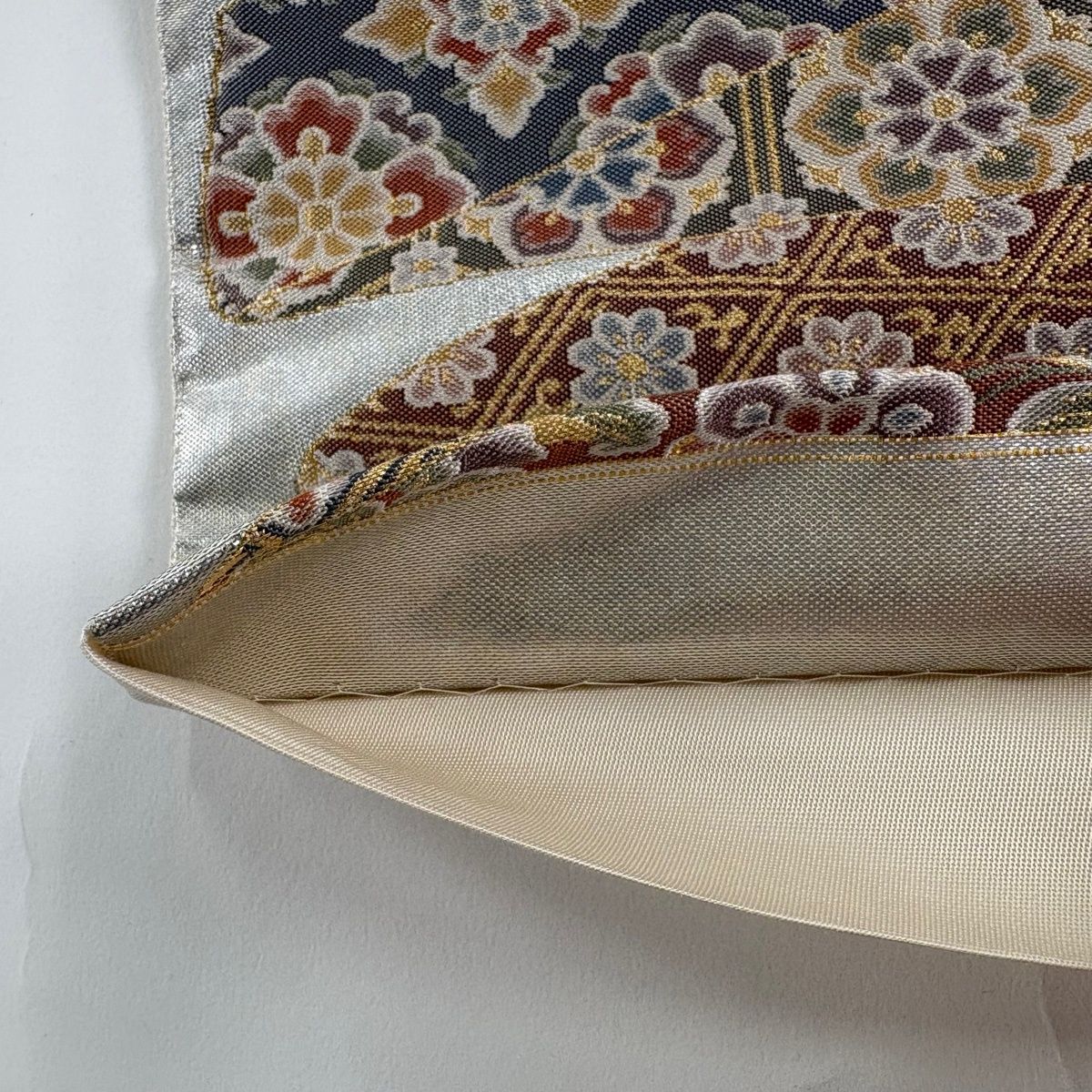 美品】 袋帯 秀品 蜀江華文 花唐草 金銀糸 銀色 六通 正絹 【中古