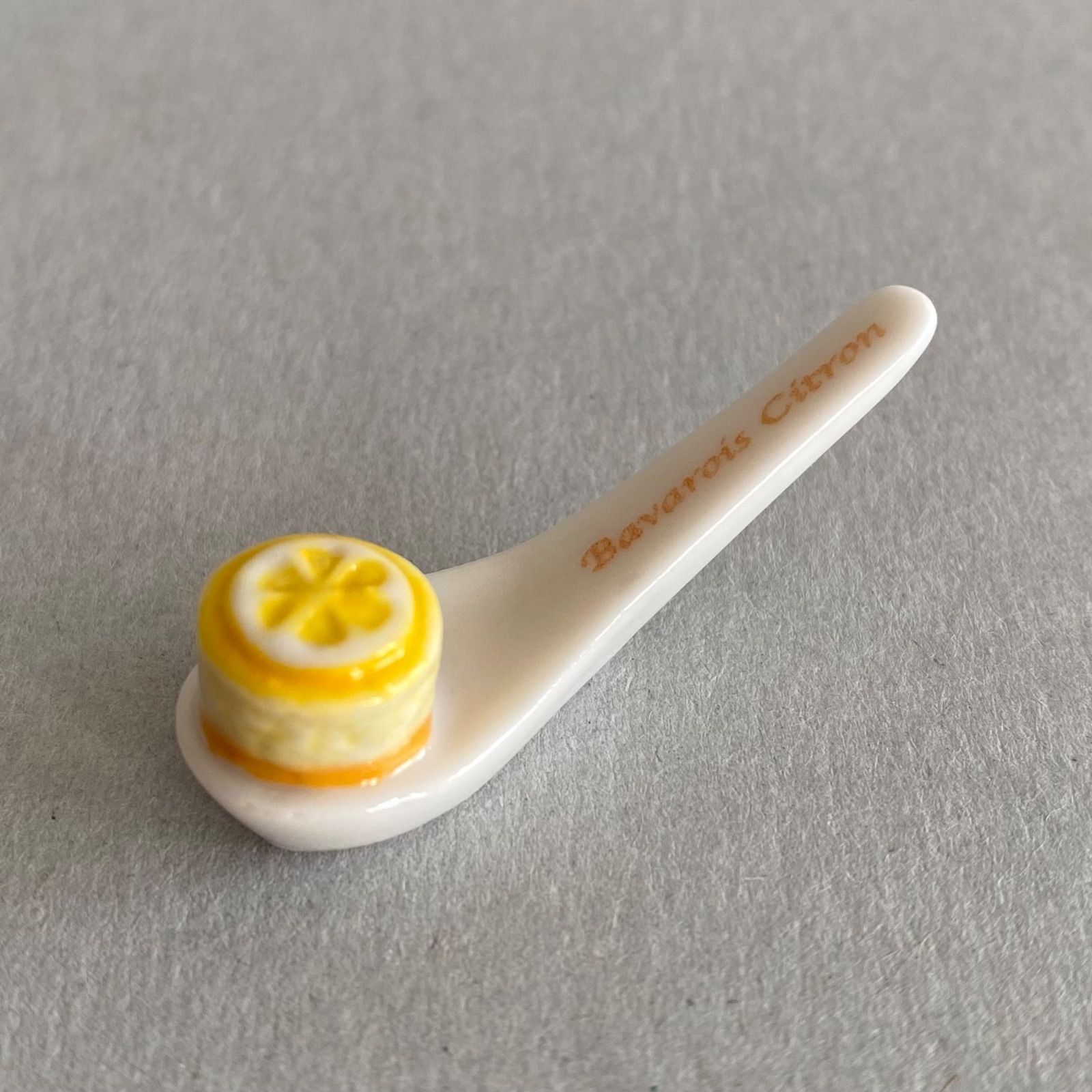 レモンのデザート　フェーブ　フェーヴ　フランス　陶器　ミニチュア　置物 レモンのデザート フェーブ フェーヴ フランス 陶器 ミニチュア 置物