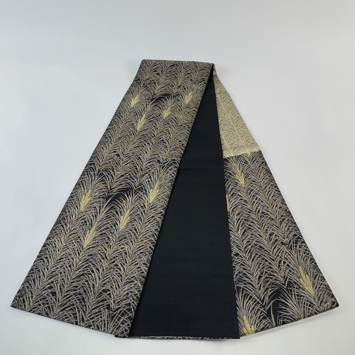 袋帯 名品 輪奈天 大王松 金銀糸 箔 黒 六通 正絹 中古 美